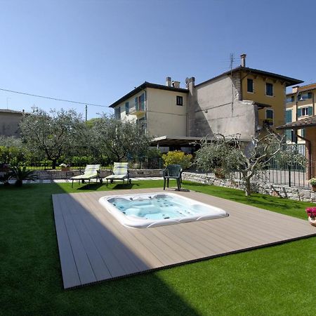 Apartmán Accogliente Apt Al Centro Con Giardino E Jacuzzi Torri Del Benaco Exteriér fotografie