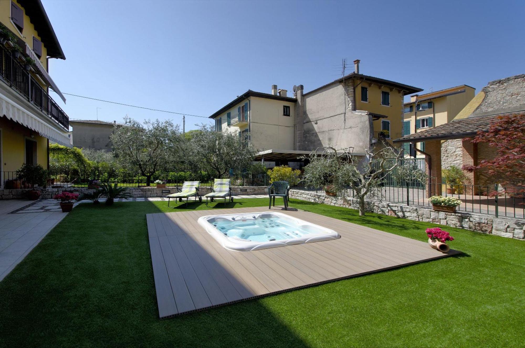 Apartmán Accogliente Apt Al Centro Con Giardino E Jacuzzi Torri Del Benaco Exteriér fotografie